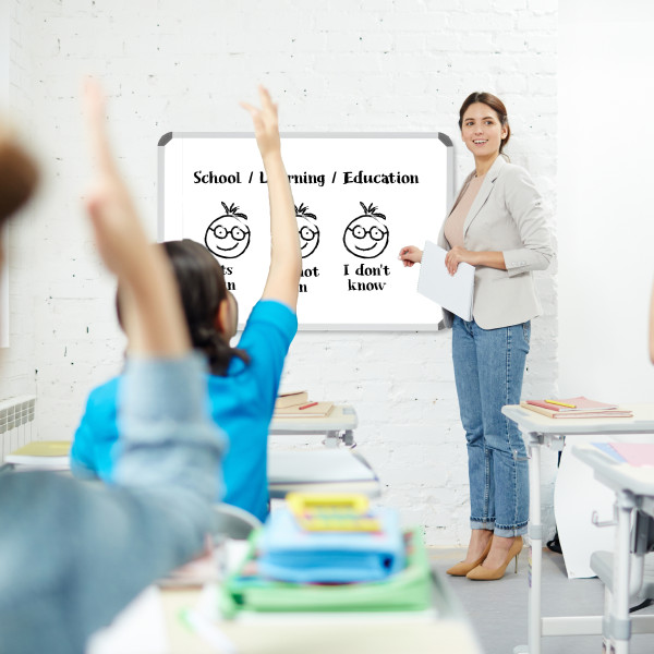 PARROT Whiteboard Non-Magnetic 600 X 450mm - BD1220 PARROT non-magnetic whiteboard 600 x 450mm BD1220 front view with aluminium frame and product label